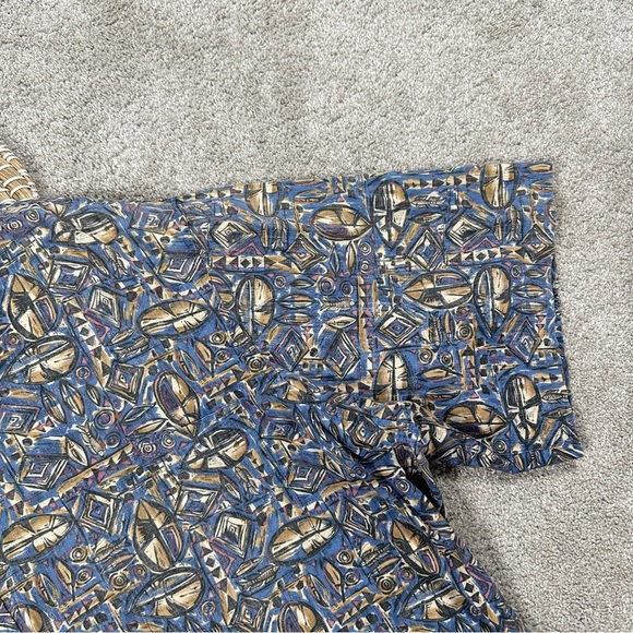 SOLD | Reyn Spooner Tribal Aztec Fish All Over Print Hawaii Shirt Half Button - Picture 5 of 11